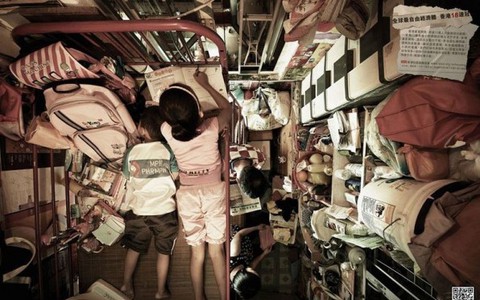 Cuộc sống bí bách trong khu nhà ổ chuột chưa tới 4m2 ở Hong Kong