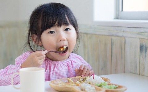 Ăn các loại thực phẩm này, trí não của trẻ sẽ được kích thích phát triển tối đa