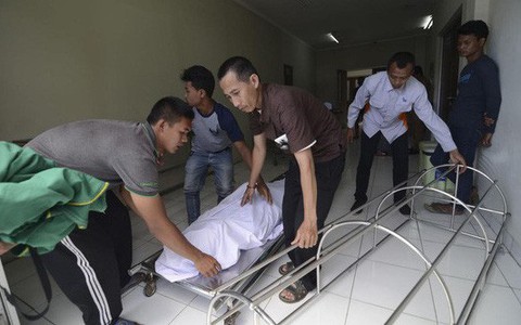 Rượu cồn trộn thuốc diệt côn trùng giết gần 80 người ở Indonesia