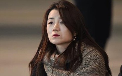Ném cốc nước vào mặt nhân viên, thiên kim của đế chế Korean Air bị netizen Hàn chỉ trích dữ dội vì quá phách lối