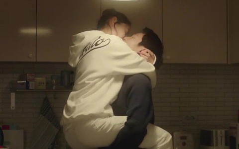 "Chị đẹp" mới có tập 5 mà đã có tràn ngập cảnh nóng rồi, hóa ra là vì...