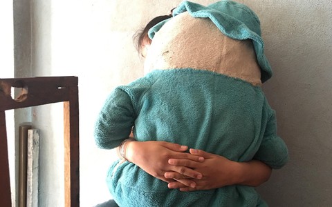 Vụ bé gái 11 tuổi câm điếc bị xe ôm hiếp dâm: Tìm thấy ADN nghi phạm trong vùng kín của bé gái