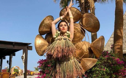 Sau sự cố bị mất trang phục, Thư Dung lọt Top 15 Miss Eco International 2018 nhờ đồ "tự chế"