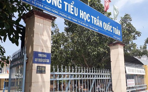Cô giáo mắng học sinh tiểu học là "đồ quỷ", không cho đi vệ sinh