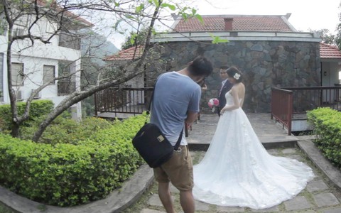 Nhờ tư vấn chụp ảnh cưới theo phong cách đơn giản, cô dâu được nhiếp ảnh khuyên nên chụp 3x4