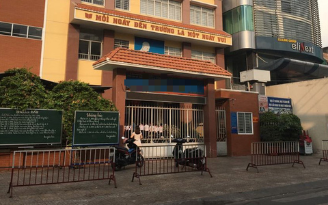 Vụ học sinh tiểu học bị bắt ngậm dép: Cô giáo mới chỉ dọa chứ không làm thật
