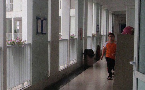 Cháu bé rơi từ tầng 4 trường tiểu học xuống đất: Sau gần 10 ngày vẫn mê man bất tỉnh
