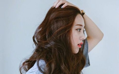 Chỉ với 3 câu hỏi vào ngày cưới anh trai, cô gái này được 500 chị em bầu chọn là “em chồng Quốc dân”
