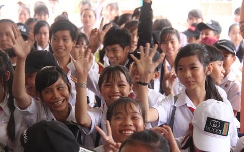 Đồng Tháp: Học sinh vùng quê lạ lẫm với phiên tòa giả định, hỏi tại sao đánh nhau lại bị phạt tù?