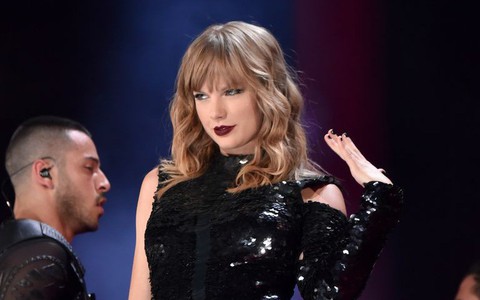 Thời trang tour diễn Reputation: Taylor Swift thay đồ 9 lần, dù béo lên nhưng diện bộ nào cũng sexy và quyền lực