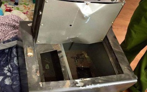 Bị bảo vệ phát giác, băng trộm ở Sài Gòn vứt bao tải chứa 3 tỷ đồng tháo chạy
