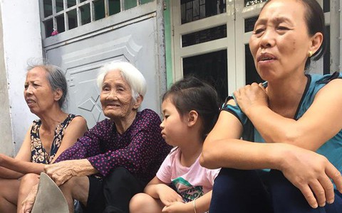 Hà Nội: Hàng xóm kể lại giây phút phát hiện 2 cháu bé nguy kịch, miệng có mùi thuốc sâu