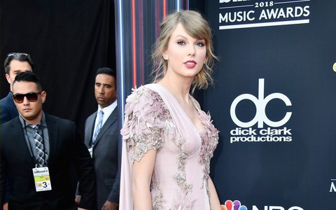 "Xà nữ" Taylor Swift vừa tái xuất thảm đỏ Billboard đã ẵm ngay 2 giải lớn về nhà
