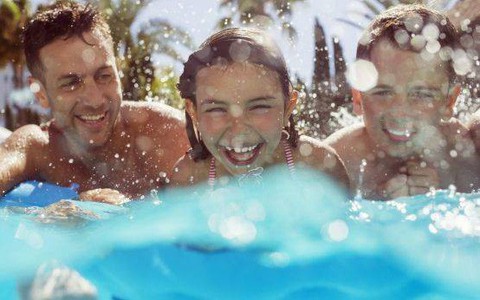 Vì sức khỏe của mọi người, đừng bao giờ đi bơi khi bạn có triệu chứng tiêu chảy