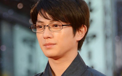 Vướng bê bối có con ở tuổi 14, vì sao mỹ nam Nhật Bản Mackenyu vẫn nổi như cồn?