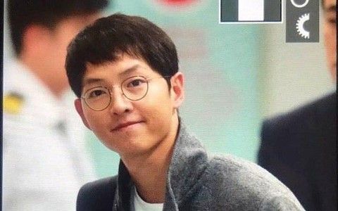 Hình ảnh đối lập của cặp bạn thân: Song Joong Ki được vợ vỗ béo tròn, Lee Kwang Soo thì gầy như bộ xương di động