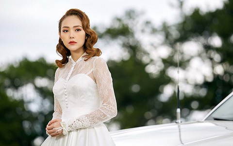 Minh Hằng bất ngờ hát live bị chê dở thậm tệ