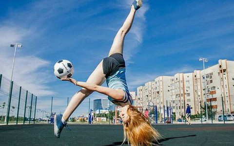 MXH Nga ngập tràn những cô nàng khoe dáng nóng bỏng chào mừng World Cup 2018