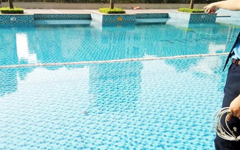 Bé trai 13 tuổi từ Bình Định ra Hà Nội dự đám cưới tử vong bất thường tại bể bơi