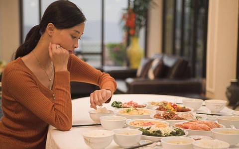 Từng cáu gắt khi mỗi ngày nhận được tin nhắn: “Mấy giờ anh sẽ về?”, người chồng cuối cùng tự hiểu ra nỗi lòng của vợ