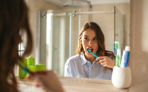 Sửa ngay những thói quen tưởng vô hại nhưng lại âm thầm tàn phá hàm răng của bạn