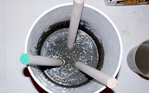 Cắm 3 thanh gỗ vào thùng xi măng, chỉ 20 tiếng sau anh chàng khiến mọi người trầm trồ kinh ngạc vì thành phẩm quá đẹp