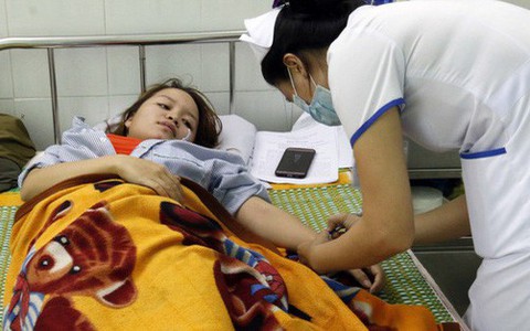 Mẹ của nữ giáo viên bị phụ huynh xông vào trường đánh thủng màng nhĩ: "Chỉ còn 20 ngày nữa là con tôi đám cưới..."