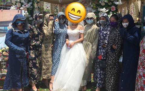 "Hội chị em ninja đi đám cưới ngày nắng", bức ảnh đang gây sốt mạng làm mọi người không nhịn được cười