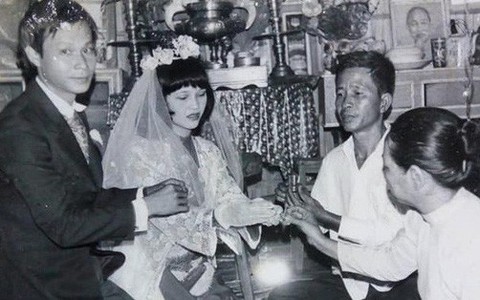 Cư dân mạng lục tung nhà tìm ảnh đám cưới bố mẹ để khoe với bạn bè cho kịp trào lưu