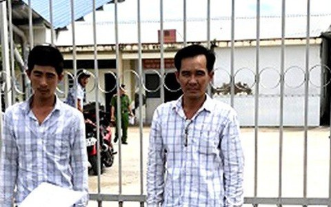 Bắt tạm giam hai đối tượng ép ngư dân bán hải sản giá rẻ