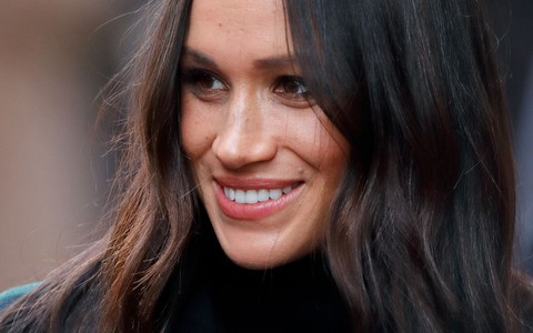 Nhờ Meghan Markle, tàn nhang lại thành "hot trend": người vẽ tàn nhang lên mặt, người "máu" đến mức đi xăm
