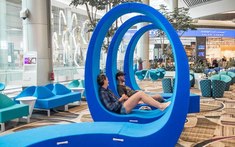 Đợi chờ không phí thì giờ ở Changi - sân bay thế giới có nhiều tiện nghi mua sắm, giải trí chẳng kém siêu thị