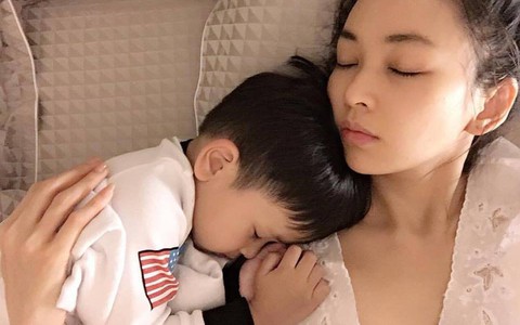 Vợ trẻ uất nghẹn khi chuẩn bị chu đáo cho chồng nhậu nhẹt cùng anh em, chồng "rượu vào lời ra" chê vợ thậm tệ