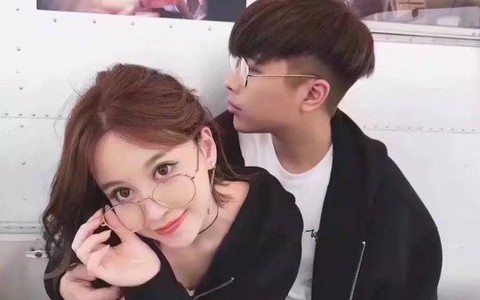 Sụt sùi tố em trai ruột là kẻ thứ 3 giật bạn gái, chàng trai chẳng ngờ cả thế giới xông vào mắng mình