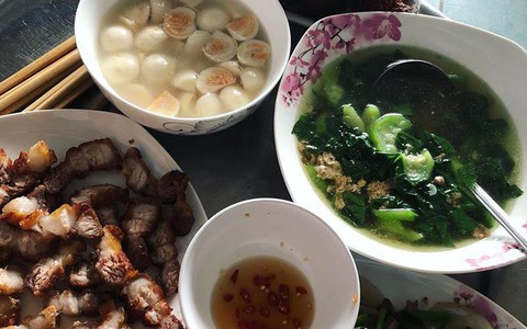 Chia sẻ mâm cơm gia đình 5 người và 1 trẻ nhỏ, bà nội trợ bị các ''thánh soi'' dạy cách chi tiêu hợp lý 