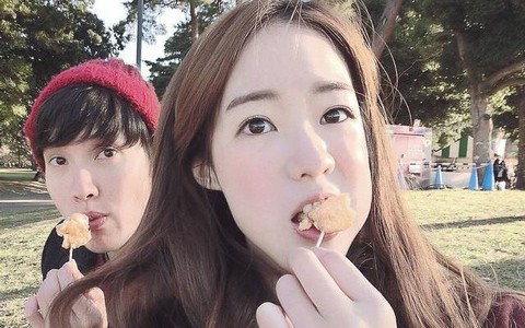 Gần 1 năm vỗ béo người yêu, anh chàng tăng vọt thêm 13 ký trong khi cô ấy vẫn eo dây, gầy đét 