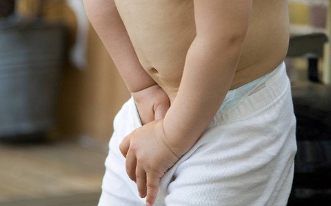 Ngoài hẹp bao quy đầu, còn 5 rắc rối ở vùng kín của bé trai bố mẹ không thể lơ là