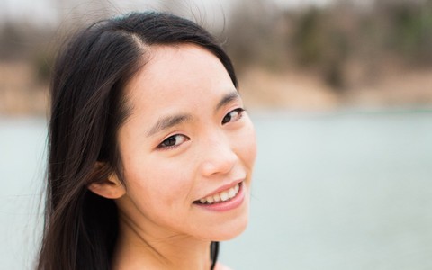 Nghe người đàn ông hỏi vài câu kiểm tra, cô gái 18 tuổi đã phải thốt lên: "Bố chính là bố của con"