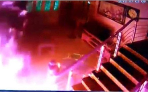 Vụ truy sát 3 người ở Hà Nội: "Lúc chạy sang thì máu loang lổ khắp nhà, đối tượng đốt một vật dụng trong nhà khiến lửa bốc cháy"