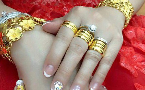 Trót nhờ mẹ đẻ giữ giúp vàng cưới, chồng tỏ ra khó chịu, nói mẹ vợ ích kỷ, liên tục đuổi vợ ra ở riêng vì ứng xử kém