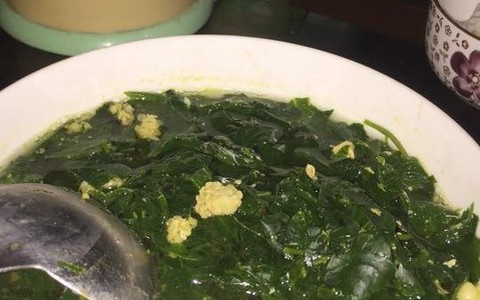Nàng dâu nấu món canh rau ngót trứng gà bị cả nhà chồng chê bai, ai ngờ dân mạng tấm tắc khen ngon