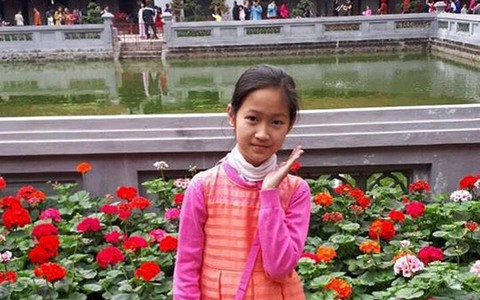 2 bệnh nhi may mắn được nhận giác mạc của bé Vân Nhi trong gần 1.000 hồ sơ chờ ghép giác mạc tại ngân hàng Mắt