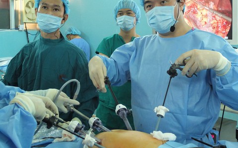 TP.HCM: Tưởng tăng cân nên chủ quan, người phụ nữ suýt chết vì mang khối u 4kg ở bụng