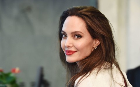 Để theo đuổi "đại chiến ly hôn" với Brad Pitt, Angelina Jolie sẵn sàng làm điều này 