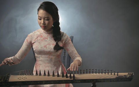 Kể chuyện mẹ bán chè hồi còn nghèo khó, Phương Mỹ Chi tự tin khoe vũ đạo 