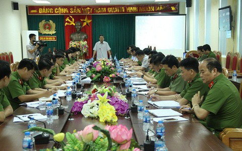 [NÓNG] Công an tìm thấy giày, tất của kẻ sát hại 2 vợ chồng ở Hưng Yên gần hiện trường