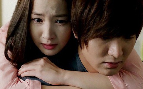 Không thể đến bên nhau vì lý do ngỡ bình thường mà lại nghiêm trọng, sau 5 năm "đấu tranh" cặp đôi này đã có cái kết...