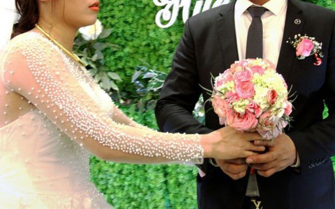 Chồng lén lút đi chụp ảnh cưới với người khác khi vẫn đang chung sống cùng nhau, vợ hoang mang hỏi nên làm thế nào