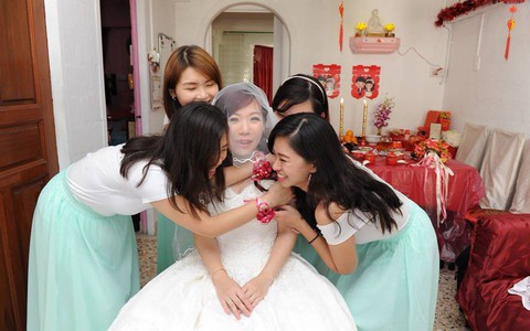 Chi hơn 60 triệu thuê người chuyên nghiệp chụp đám cưới, cặp đôi khóc ròng nhìn ảnh "xấu như ma cấu", còn bị nhiếp ảnh mắng thêm