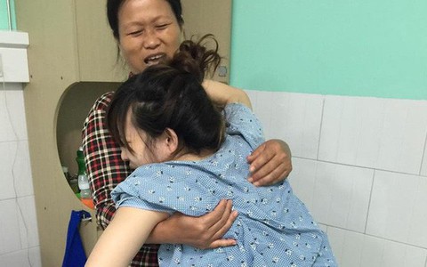 Đang đau đẻ thấu trời, người xung quanh còn nói móc ''Lúc sướng ai sướng cho'',  mẹ bầu nói 1 câu mà tất cả câm nín